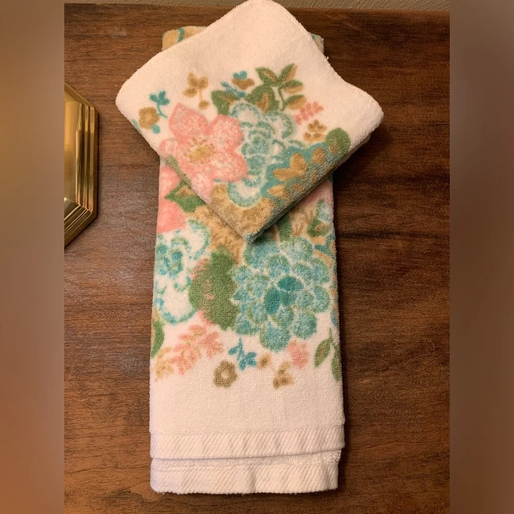 Fieldcrest 1970’s Vintage Hand Towel & Washcloth Roses Floral Blue Pink Green